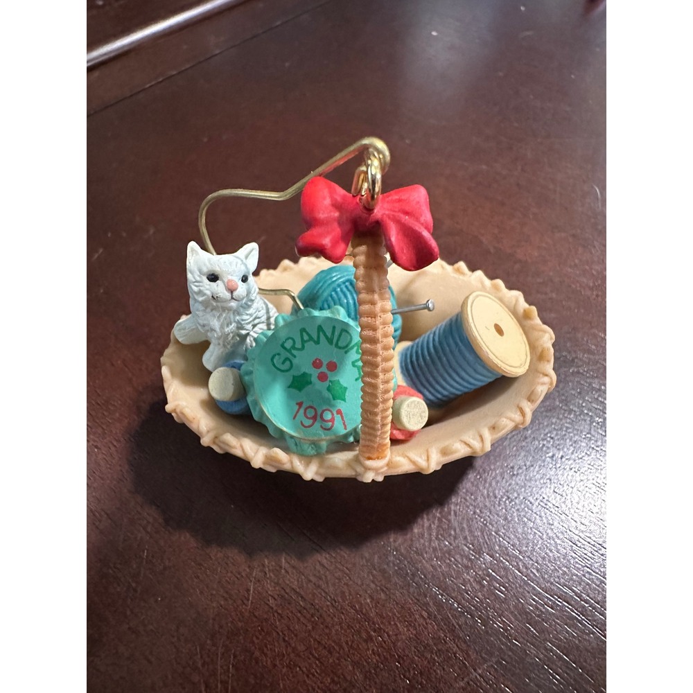 Vintage 1991 Enesco With Love Grandma Sewing Basket Kitten Christmas Ornament
